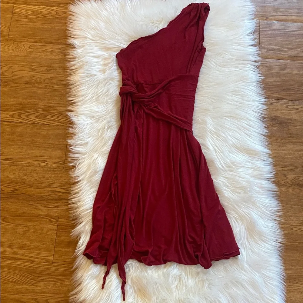 Elegant Red One-Shoulder Dress with wrap around sash. Large. - Picture 2 of 8